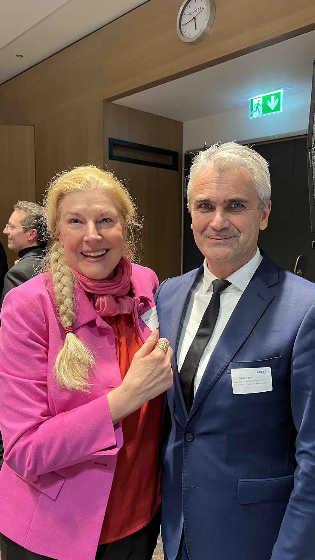 Meta Günther mit Dr. Max Loy vom Bayerisches Staatsministerium für Gesundheit, Pflege und Prävention.